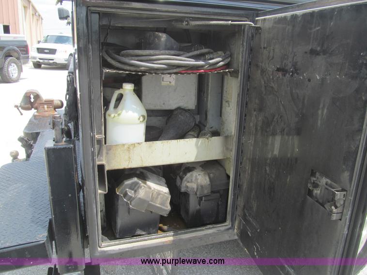 image for item H8968 2000 Ford F550 Super Duty XLT utility truck