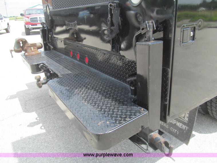 image for item H8968 2000 Ford F550 Super Duty XLT utility truck