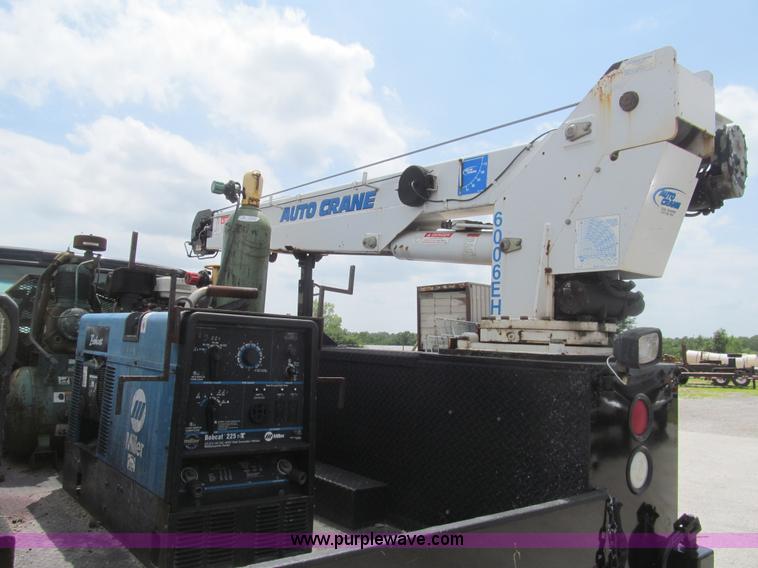 image for item H8968 2000 Ford F550 Super Duty XLT utility truck