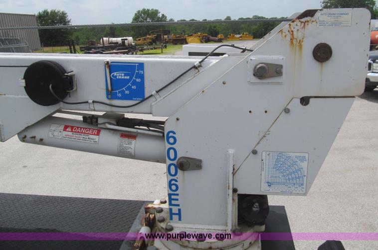 image for item H8968 2000 Ford F550 Super Duty XLT utility truck