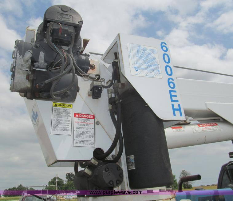 image for item H8968 2000 Ford F550 Super Duty XLT utility truck