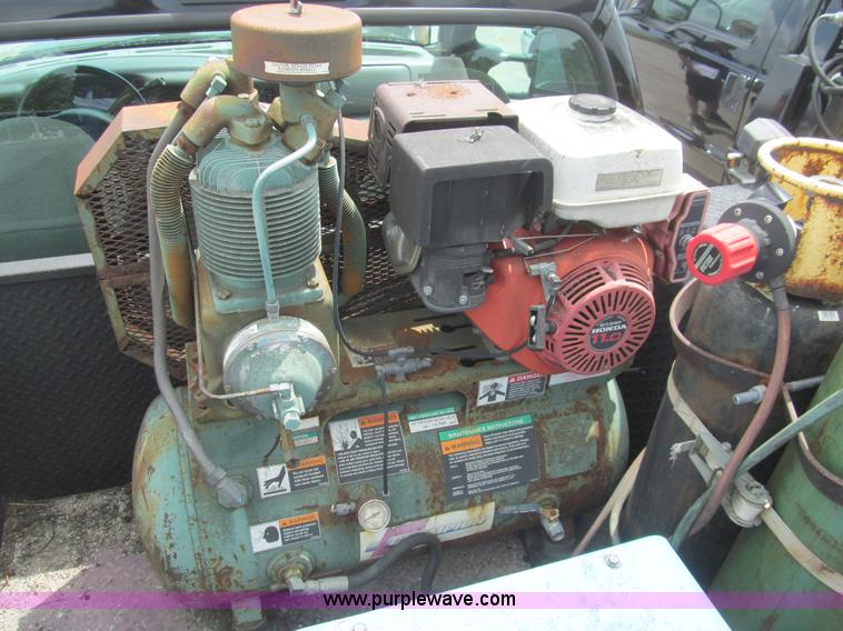 image for item H8968 2000 Ford F550 Super Duty XLT utility truck