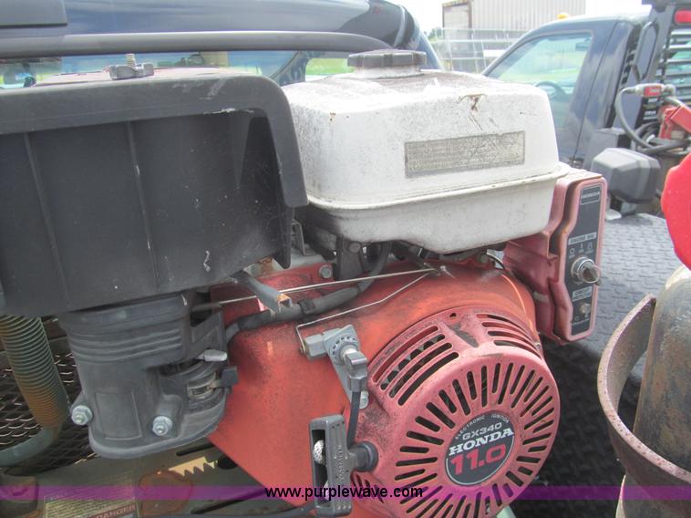 image for item H8968 2000 Ford F550 Super Duty XLT utility truck