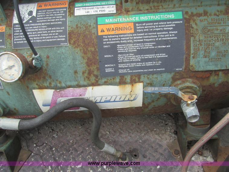 image for item H8968 2000 Ford F550 Super Duty XLT utility truck