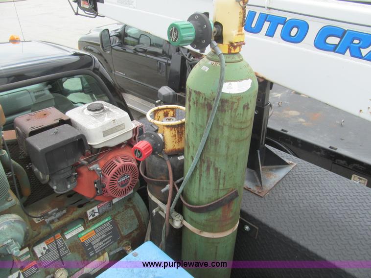 image for item H8968 2000 Ford F550 Super Duty XLT utility truck