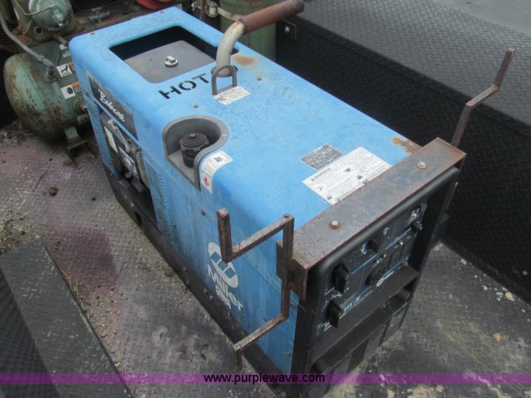 image for item H8968 2000 Ford F550 Super Duty XLT utility truck