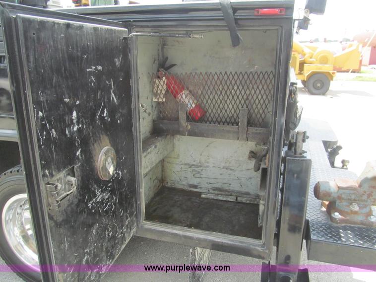 image for item H8968 2000 Ford F550 Super Duty XLT utility truck