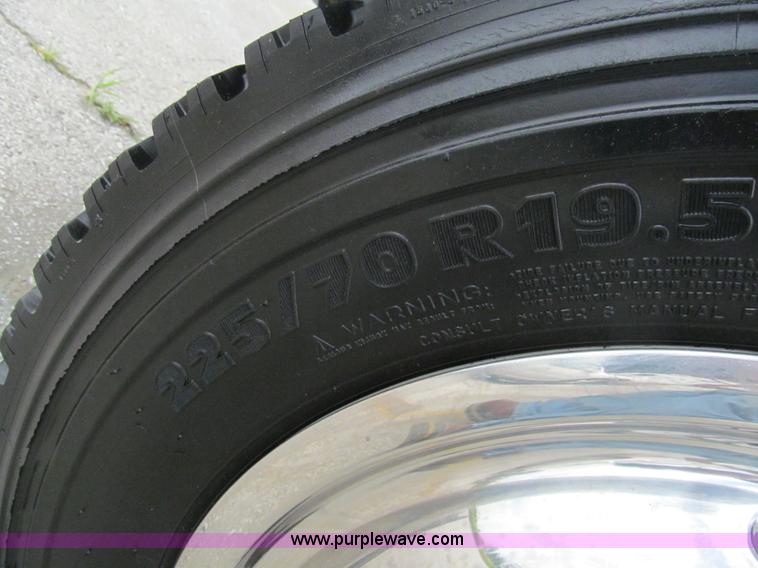 image for item H8968 2000 Ford F550 Super Duty XLT utility truck