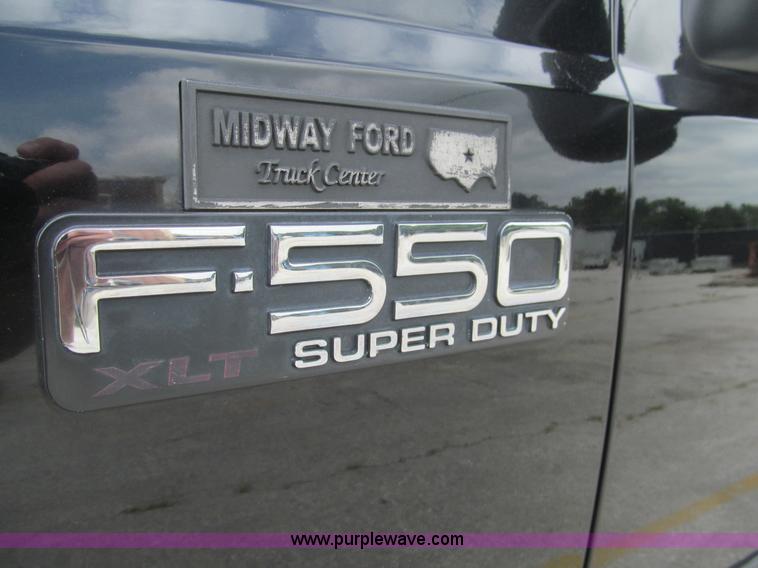 image for item H8968 2000 Ford F550 Super Duty XLT utility truck