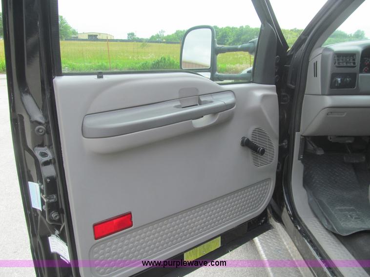 image for item H8969 2000 Ford F450 Super Duty XL flatbed truck