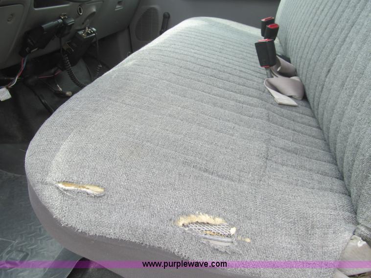 image for item H8969 2000 Ford F450 Super Duty XL flatbed truck