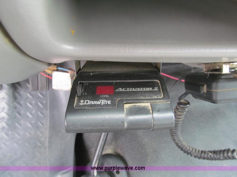 image for item H8969 2000 Ford F450 Super Duty XL flatbed truck