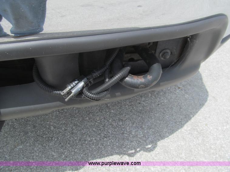 image for item H8969 2000 Ford F450 Super Duty XL flatbed truck