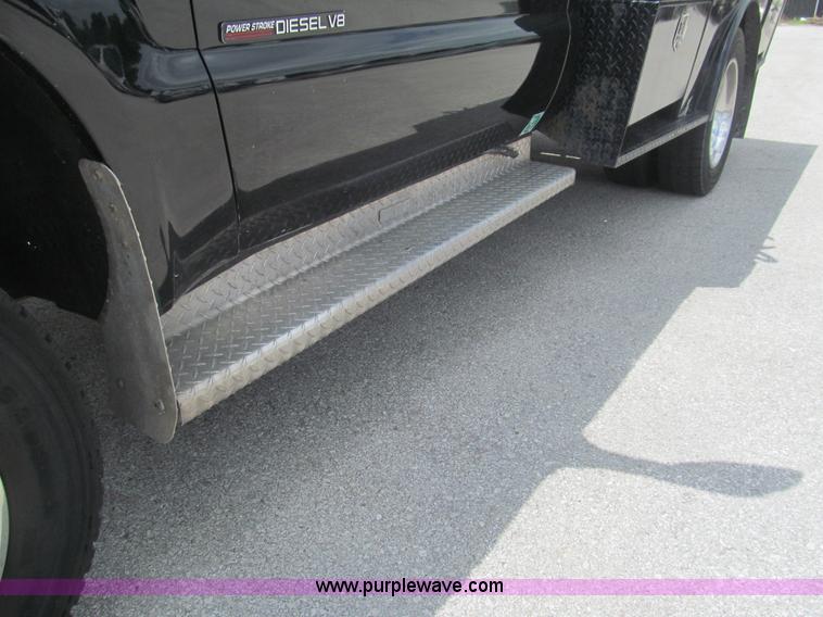 image for item H8969 2000 Ford F450 Super Duty XL flatbed truck