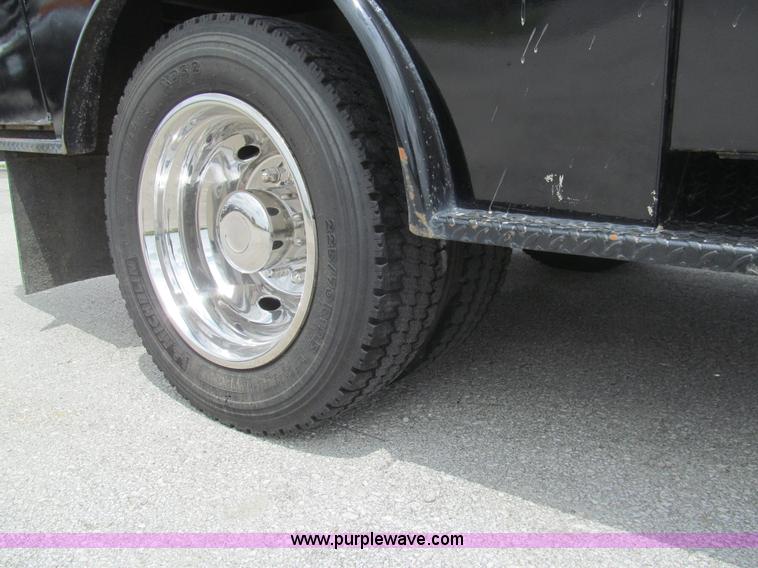 image for item H8969 2000 Ford F450 Super Duty XL flatbed truck