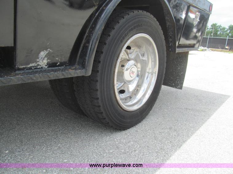 image for item H8969 2000 Ford F450 Super Duty XL flatbed truck