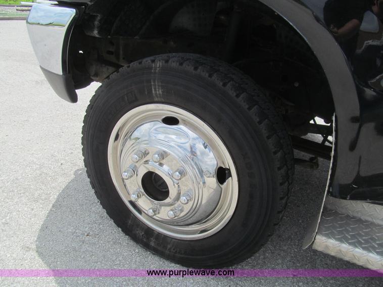 image for item H8969 2000 Ford F450 Super Duty XL flatbed truck