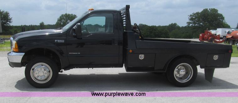 image for item H8970 1999 Ford F550 Super Duty XLT flatbed truck