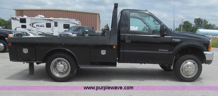 image for item H8970 1999 Ford F550 Super Duty XLT flatbed truck