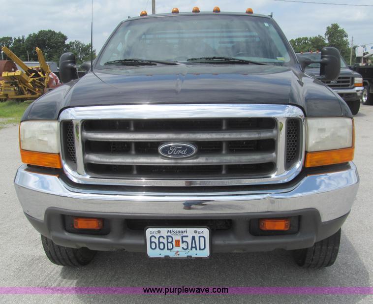 image for item H8970 1999 Ford F550 Super Duty XLT flatbed truck