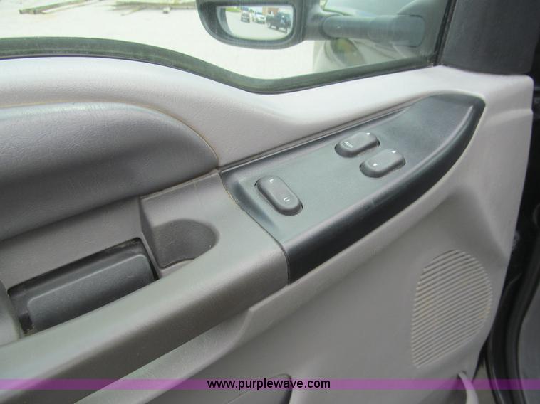 image for item H8970 1999 Ford F550 Super Duty XLT flatbed truck