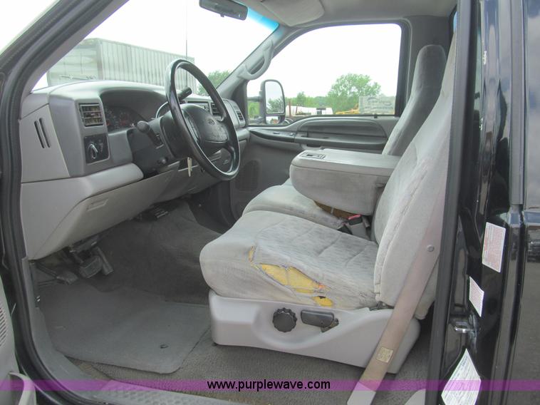 image for item H8970 1999 Ford F550 Super Duty XLT flatbed truck