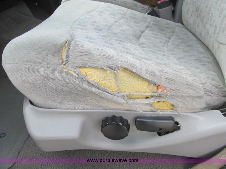 image for item H8970 1999 Ford F550 Super Duty XLT flatbed truck