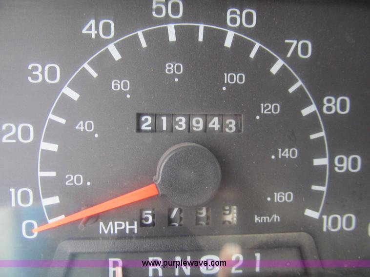 image for item H8970 1999 Ford F550 Super Duty XLT flatbed truck