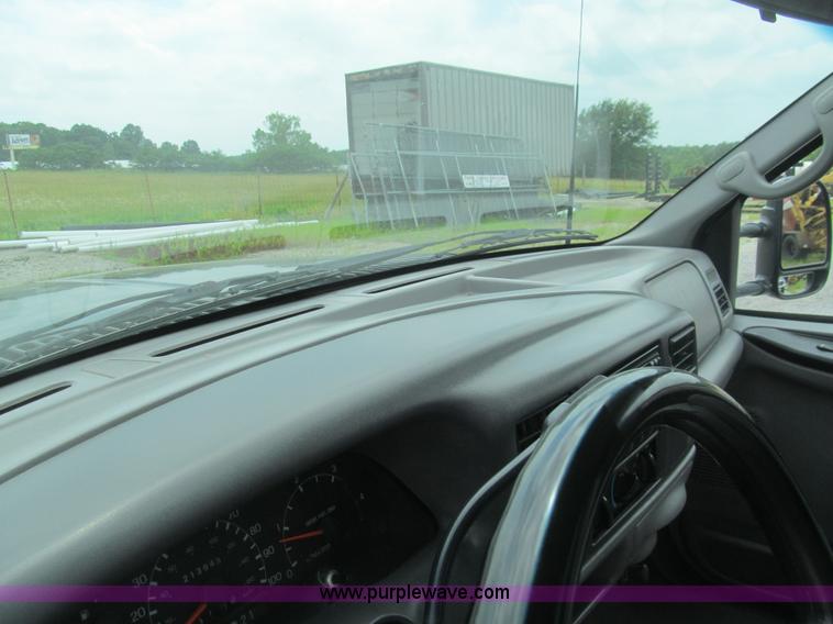 image for item H8970 1999 Ford F550 Super Duty XLT flatbed truck