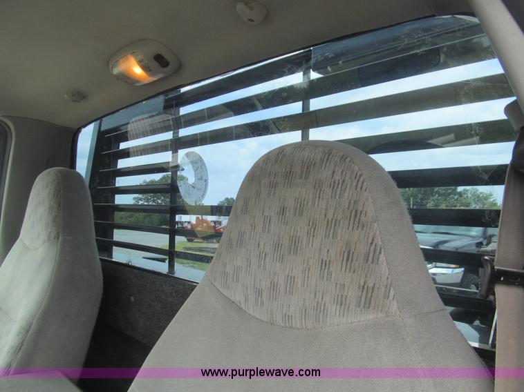 image for item H8970 1999 Ford F550 Super Duty XLT flatbed truck