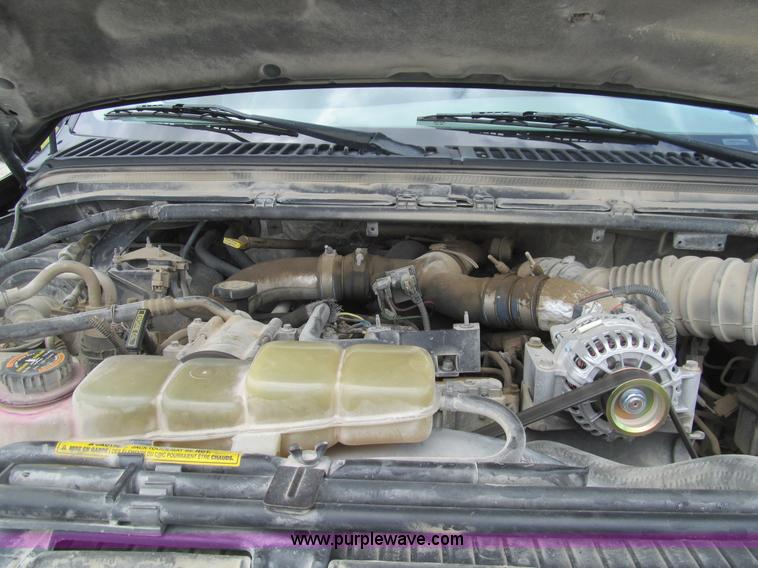 image for item H8970 1999 Ford F550 Super Duty XLT flatbed truck