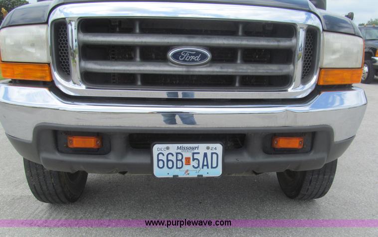 image for item H8970 1999 Ford F550 Super Duty XLT flatbed truck