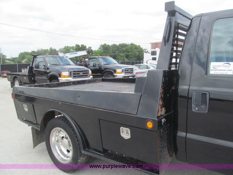image for item H8970 1999 Ford F550 Super Duty XLT flatbed truck