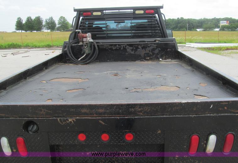 image for item H8970 1999 Ford F550 Super Duty XLT flatbed truck