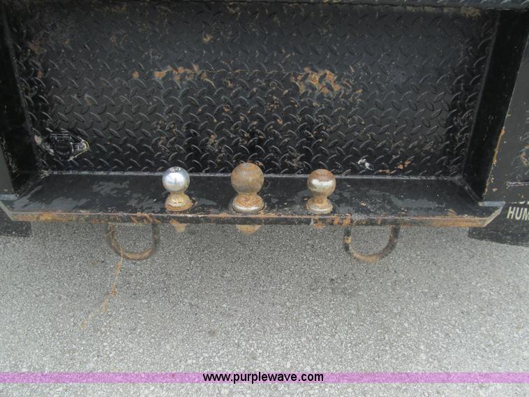 image for item H8970 1999 Ford F550 Super Duty XLT flatbed truck