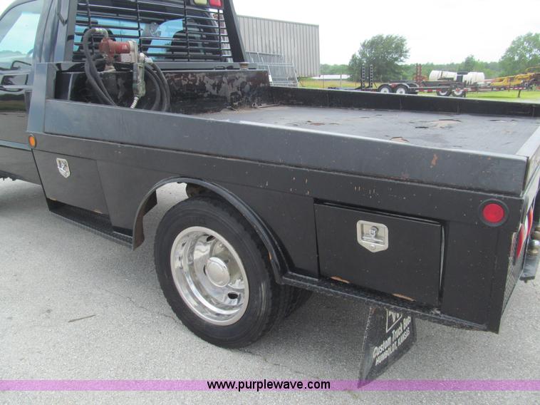 image for item H8970 1999 Ford F550 Super Duty XLT flatbed truck