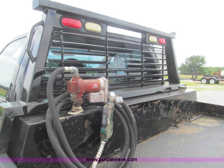 image for item H8970 1999 Ford F550 Super Duty XLT flatbed truck