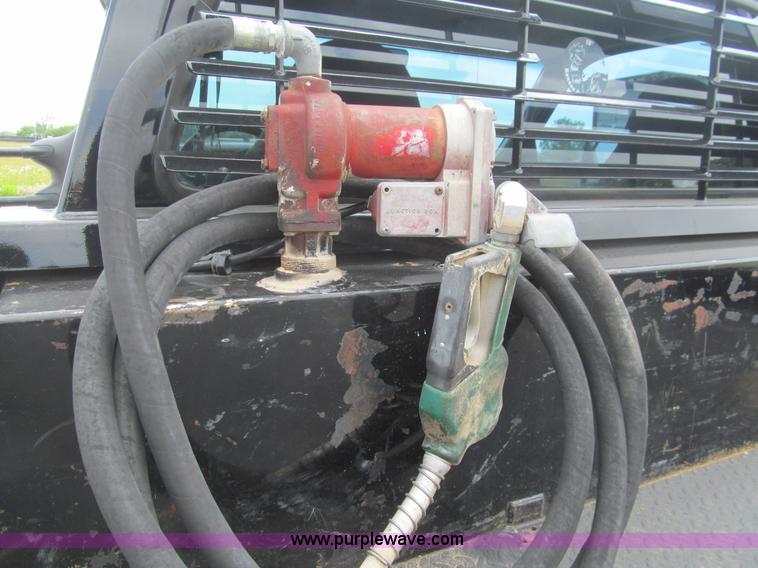 image for item H8970 1999 Ford F550 Super Duty XLT flatbed truck