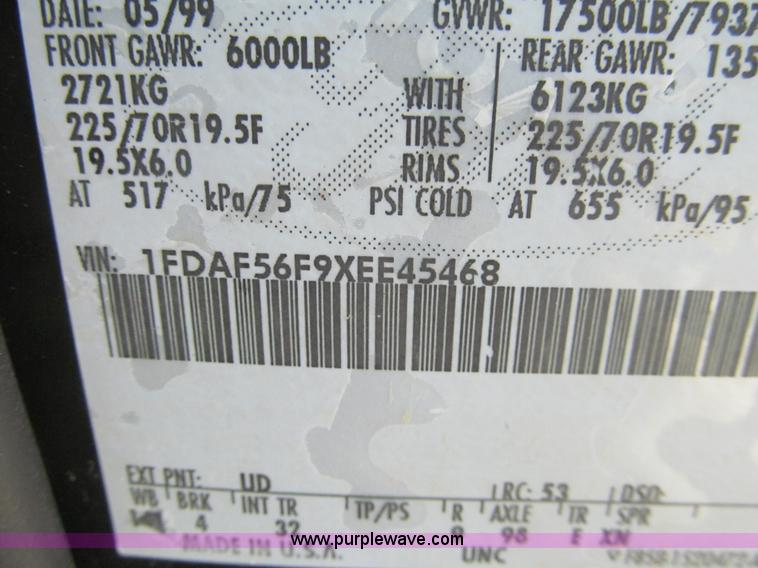 image for item H8970 1999 Ford F550 Super Duty XLT flatbed truck