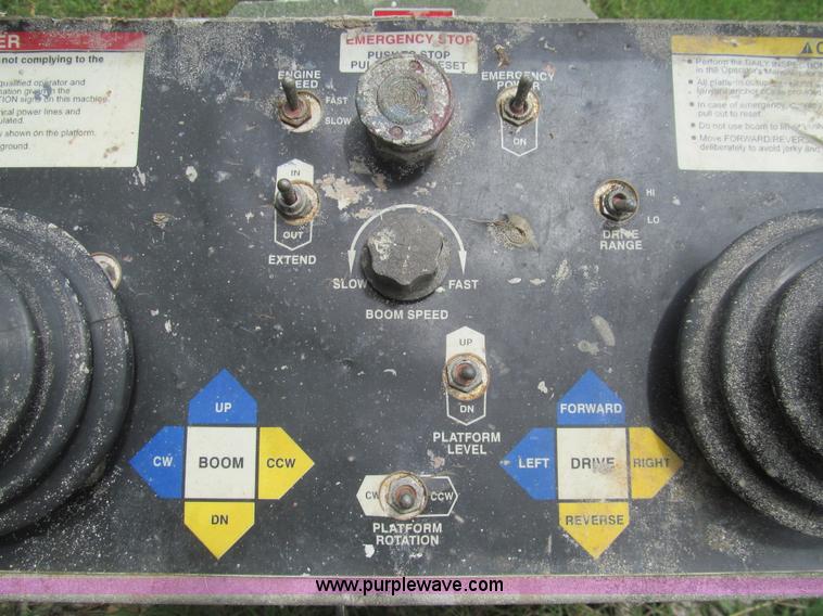 image for item H8972 2001 Snorkel TB60RW boom lift