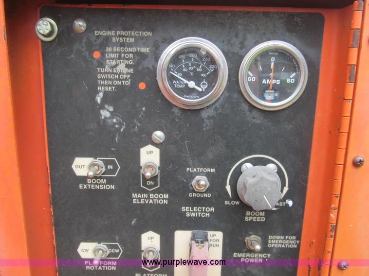 image for item H8972 2001 Snorkel TB60RW boom lift