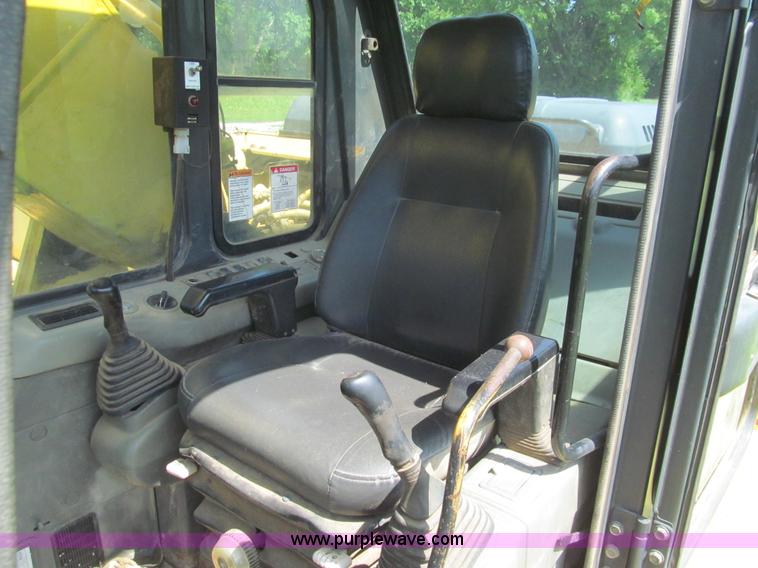 image for item H8973 Komatsu PC220LC-6L excavator