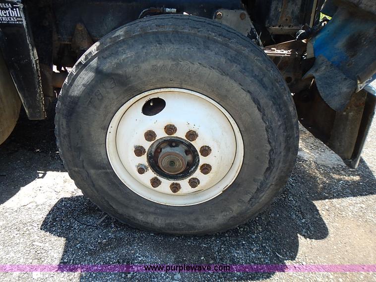 image for item I3612 1985 Peterbilt 349 dump truck