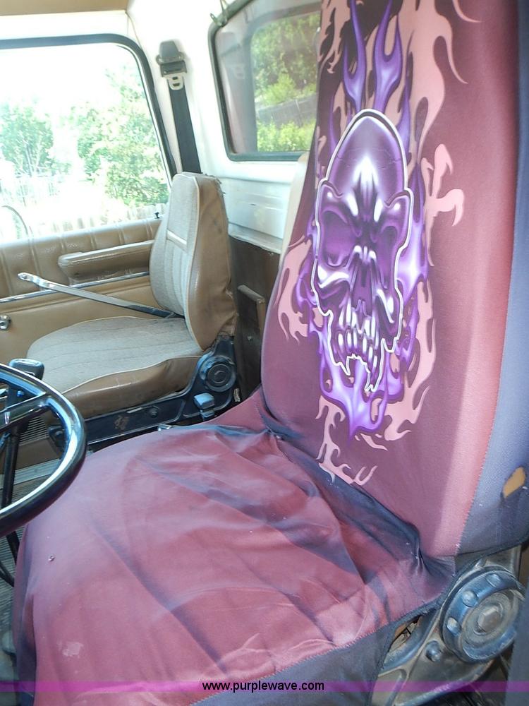 image for item I3613 1994 Ford LT8000 dump truck