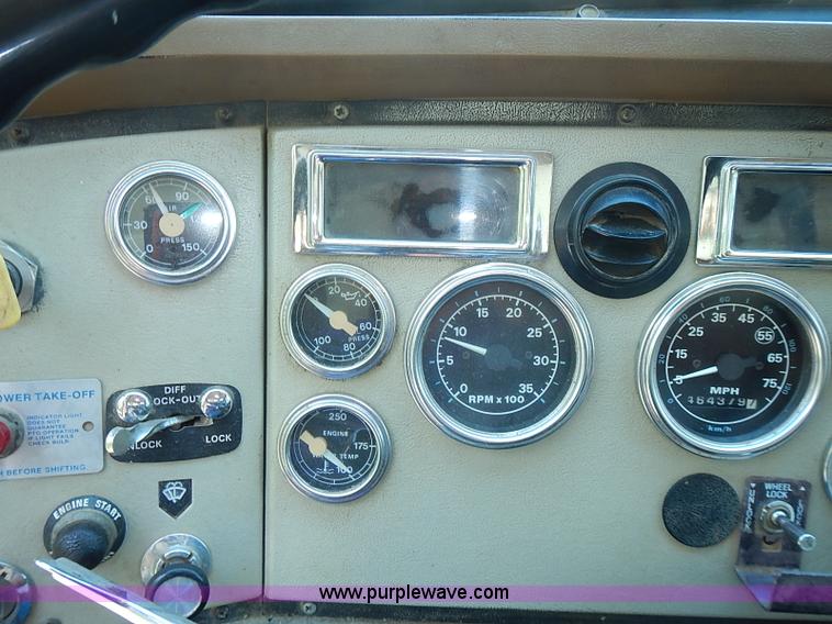 image for item I3613 1994 Ford LT8000 dump truck