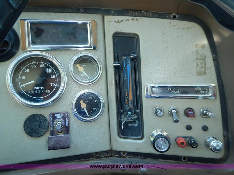 image for item I3613 1994 Ford LT8000 dump truck