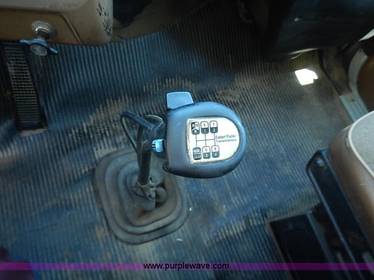 image for item I3613 1994 Ford LT8000 dump truck