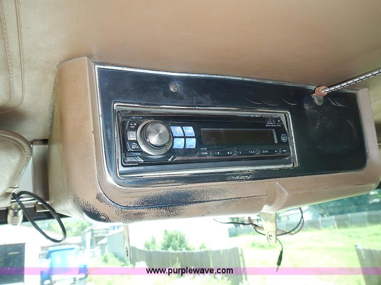 image for item I3613 1994 Ford LT8000 dump truck