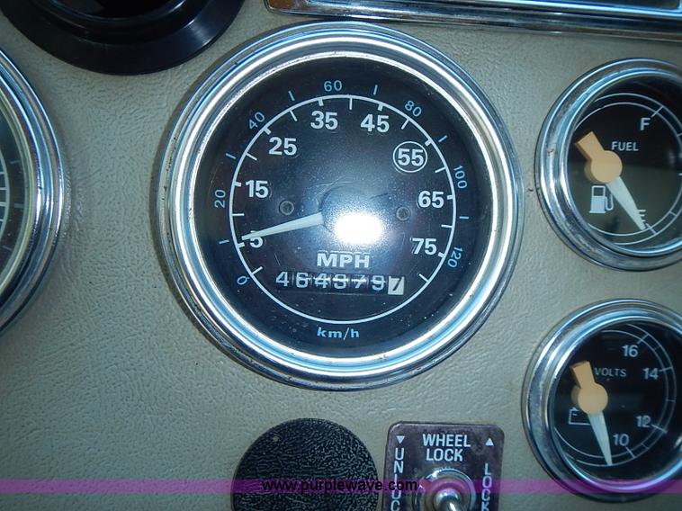 image for item I3613 1994 Ford LT8000 dump truck