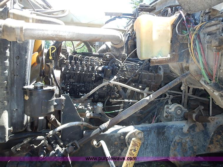 image for item I3613 1994 Ford LT8000 dump truck